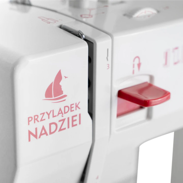 Maszyna do szycia Łucznik Nadzieja 2019 z walizką, nićmi, igłami i szpulkami #13