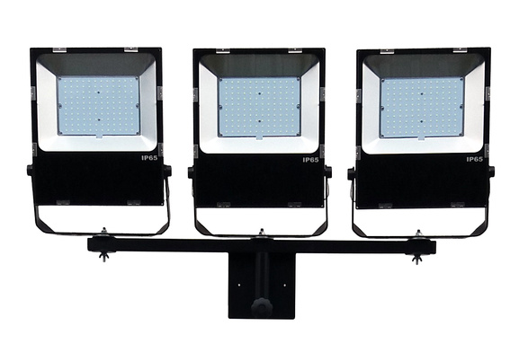 Maszt oświetleniowy LED 3 x 100W IP-65 z windą, wysokość 3.38 m