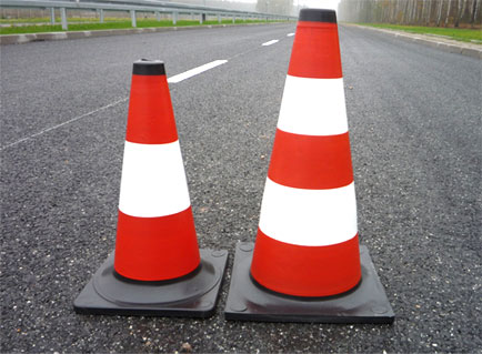 Pachołek drogowy 40 cm czerwony odblaskowy