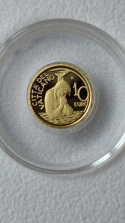 Złota moneta 10€ Sakrament Chrztu Watykan 2023