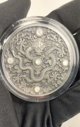 Srebrna moneta 5$ Dragon Art moneta prezentacja